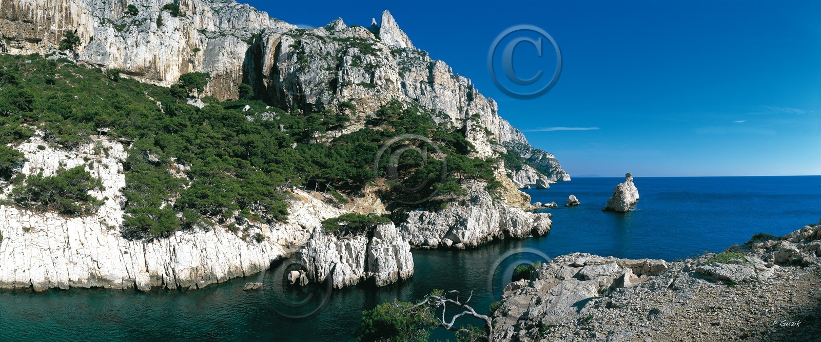 CALANQUE DE SUGITON  en 120X50 cm Calanques Provence Marseille photo couleurFORMAT DISPONIBLE   120x50cm uniquementpas de telechargement disponible.A chaque format correspond une éditions limitée spécifique .© collection P GUZIKDISPONIBLE SUIVANT STOCK -  CRÉATION JOURNALIERE  -