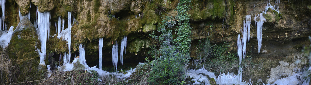 cascade-de-glace-st-baume-glaciere-bassin-de-congelation-.jpg