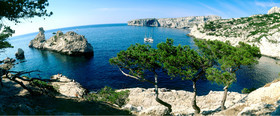 CALANQUE DE SUGITON TORPILLEUR bout du monde integrale en 120x50 cm Calanques Provence Marseille photo couleurFORMAT DISPONIBLE 120x50cm uniquementpas de telechargement disponible.A chaque format correspond une éditions limitée spécifique .© collection P GUZIKA titre indicatif suivant la finition, tarif encadré vente direct:120 X 50 cm 170€DISPONIBLE SUIVANT STOCK -  CRÉATION JOURNALIERE  -