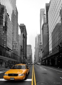 NEW YORK CITY  MANHATTAN ,hommage  breakfast at tiffany'sNew york photo  noir & couleur FORMAT DISPONIBLE   30X40cm 50X70cmpas de telechargement disponible.A chaque format correspond une éditions limitée spécifique .© collection P GUZIKA titre indicatif suivant la finition, tarif encadré vente direct:150 x 52 cm 180€ non disponible33   x 95 cm   99€ non disponible20   x 60 cm   39€ non disponibledisponible en  30 X10 cm  sur stand en vente directDISPONIBLE SUIVANT STOCK -  CRÉATION JOURNALIERE  -
