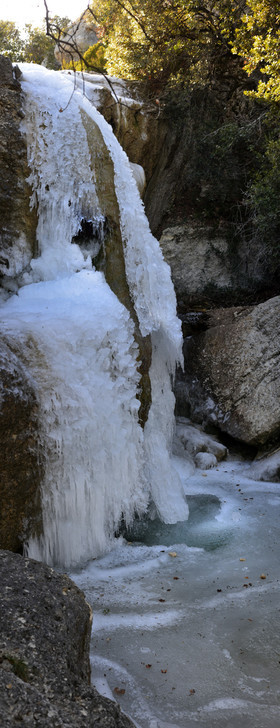 cascade-de-glace-st-baume-le-grand-gaudin-cour-d-eau-glaciere53.jpg