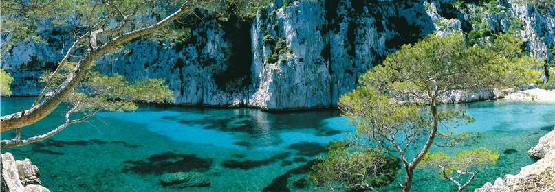 CALANQUE EN VAU LE LAGONCalanques Provence MarseilleFORMAT DISPONIBLE  150X52cm  33X95cm ( et 20X60cm en vente direct uniquement )pas de telechargement disponible.A chaque format correspond une éditions limitée spécifique .© collection P GUZIKDISPONIBLE SUIVANT STOCK -  CRÉATION JOURNALIERE  -