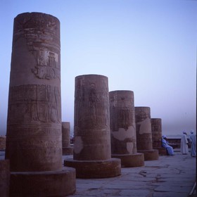 colonnes-soir-personnage.jpg