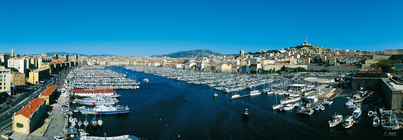 MARSEILLE  VIEUX PORT  BLEU MISTRAL TOUR plein formatMarseille Provence photo panoramique couleurFORMAT DISPONIBLE  150X52cm  33X95cm ( et 20X60cm en vente direct uniquement )pas de telechargement disponible.A chaque format correspond une éditions limitée spécifique .© collection P GUZIKA titre indicatif suivant la finition, tarif encadré vente direct:150 x 52 cm 180€33   x 95 cm   99€20   x 60 cm   39€disponible en  30 X10 cm  sur stand en vente directDISPONIBLE SUIVANT STOCK -  CRÉATION JOURNALIERE  -