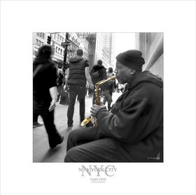 JAZZMAN 60X60cm NEW YORK CITY MANHATTAN   New york photo couleur ( jazzmen jazzman) AVEC POURTOUR BLANC ET TITREFORMAT DISPONIBLE  60x60 cmpas de telechargement disponible.A chaque format correspond une éditions limitée spécifique .© collection P GUZIKA titre indicatif suivant la finition, tarif encadré vente direct:150 x 52 cm 180€   non disponible33   x 95 cm   99€   non disponible20   x 60 cm   39€   non disponibledisponible en  30 X10 cm  sur stand en vente directDISPONIBLE SUIVANT STOCK -  CRÉATION JOURNALIERE  -