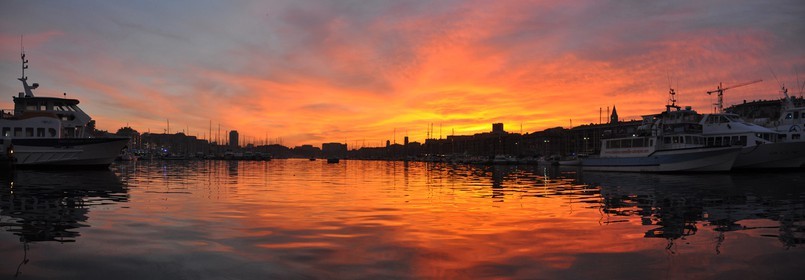 ref-150_33-marseille-lumiere-soir-ete-sur-vieux-port-marseille-95x33-sans-personne-panorama-sans-titre1.jpg