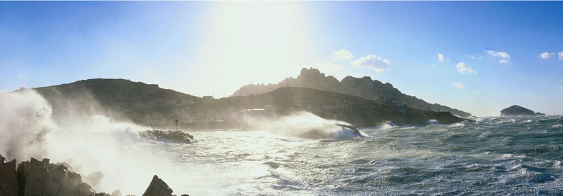 MISTRAL DANS LE PORT DES GOUDES Calanques Provence Marseille photo couleurFORMAT DISPONIBLE  33X95cm ( et 20X60cm en vente direct uniquement )pas de telechargement disponible.A chaque format correspond une éditions limitée spécifique .© collection P GUZIKDISPONIBLE SUIVANT STOCK -  CRÉATION JOURNALIERE  -