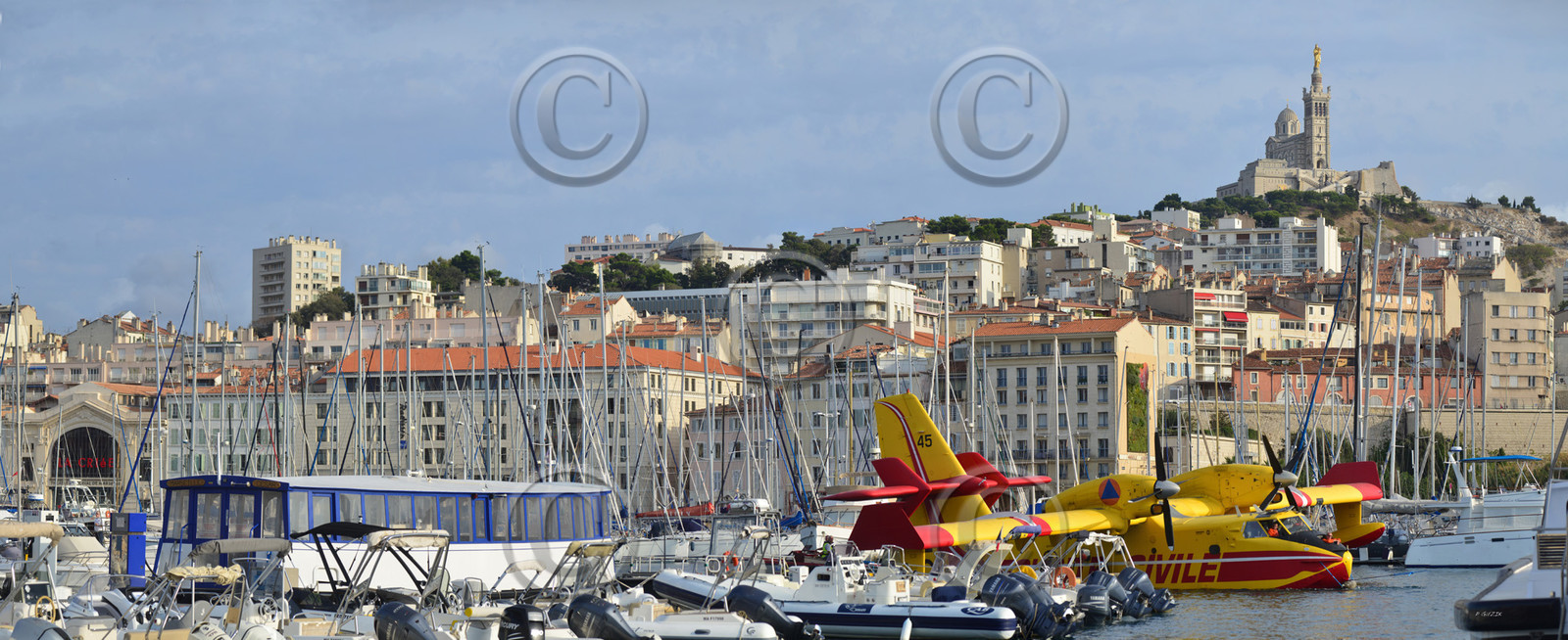 ref1042-marseille-canadair-vieux-port-criee.psd.jpg