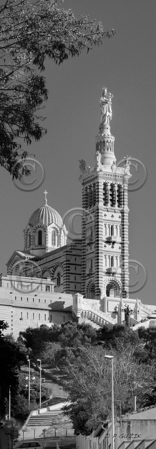 NOTRE DAME DE LA GARDE , LA BONNE MERE,MARSEILLE NOIR ET BLANC VERTICAL , plein formatFORMAT DISPONIBLE   33X95cm ( et 20X60cm en vente direct uniquement )pas de telechargement disponible.A chaque format correspond une éditions limitée spécifique .© collection P GUZIKA titre indicatif suivant la finition, tarif encadré vente direct:33   x 95 cm   99€20   x 60 cm   39€