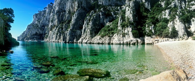 CALANQUE D'EN VAU TRANSPARENCE  150 x 52cm Calanques Provence Marseille photo couleurFORMAT DISPONIBLE  150X52 cmpas de telechargement disponible.A chaque format correspond une éditions limitée spécifique .© collection P GUZIKDISPONIBLE SUIVANT STOCK -  CRÉATION JOURNALIERE  -