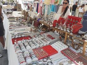 LE MARCHE D'ETE SUR LE VIEUX PORTE DE MARSEILLE