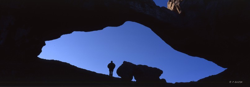 ARCHE NATUREL DANS LES CALANQUESCalanques Provence Marseille photo couleurFORMAT DISPONIBLE  150X52cm  33X95cm ( et 20X60cm en vente direct uniquement )pas de telechargement disponible.A chaque format correspond une éditions limitée spécifique .© collection P GUZIKDISPONIBLE SUIVANT STOCK -  CRÉATION JOURNALIERE  -