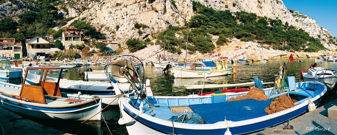 CALANQUE ET PORT DE MORGIOU EN ETECalanques Provence Marseille photo couleurFORMAT DISPONIBLE  100X40 en vente direct uniquement pas de telechargement disponible.A chaque format correspond une éditions limitée spécifique .© collection P GUZIKA titre indicatif suivant la finition, tarif encadré vente direct: en vente directDISPONIBLE SUIVANT STOCK -  CRÉATION JOURNALIERE  -