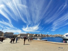 LE MARCHE D'ETE SUR LE VIEUX PORTE DE MARSEILLE