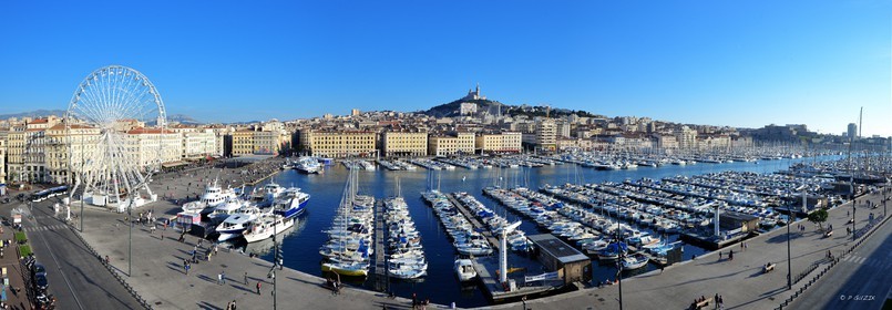 LE VIEUX PORT DE MARSEILLE  JOUR D'ETE AVEC LA ROUE INTEGRALEMarseille Provence photo panoramique couleurFORMAT DISPONIBLE  150X52cm  33X95cm ( et 20X60cm en vente direct uniquement ) XXL 200X100pas de telechargement disponible.A chaque format correspond une éditions limitée spécifique .© collection P GUZIKA titre indicatif suivant la finition, tarif encadré vente direct:150 x 52 cm 180€33   x 95 cm   99€20   x 60 cm   39€disponible en  30 X10 cm  sur stand en vente directDISPONIBLE SUIVANT STOCK -  CRÉATION JOURNALIERE  -