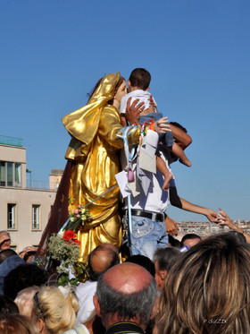 ref-701-30x40-vierge-procession-marseille-panier-livre-dsc_1388.jpg
