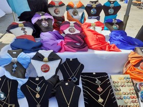 LE MARCHE D'ETE SUR LE VIEUX PORTE DE MARSEILLE