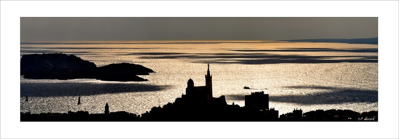 OMBRE ET LUMIERE , avec un pourtour blanc de style marie louiseFORMAT DISPONIBLE 33X95cm ( et 20X60cm en vente direct uniquement )pas de telechargement disponible.A chaque format correspond une éditions limitée spécifique .© collection P GUZIKA titre indicatif suivant la finifion, tarif encadré vente direct:33 x 95 cm   99€20 x 60 cm   39€