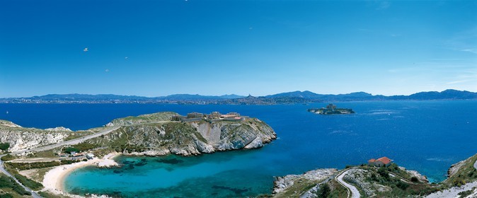 ILES DU FRIOUL CALANQUE  ET PLAGE DE ST ESTEVE  Calanques Provence Marseille photo couleurFORMAT DISPONIBLE  150X60cm & 120x50cm uniquementpas de telechargement disponible.A chaque format correspond une éditions limitée spécifique .© collection P GUZIKDISPONIBLE SUIVANT STOCK -  CRÉATION JOURNALIERE  -