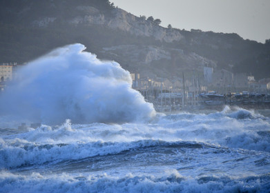 TEMPETE ZEUS MARSEILLE ,PLAGE DU PRADO,WINDSURF, PLANCHE À  VOILE