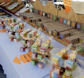 LE MARCHE D'ETE SUR LE VIEUX PORTE DE MARSEILLE