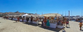 LE MARCHE D'ETE SUR LE VIEUX PORTE DE MARSEILLE