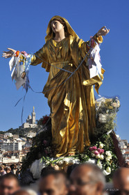 ref-702-30x40-vierge-procession-marseille-panierdsc_1415.jpg