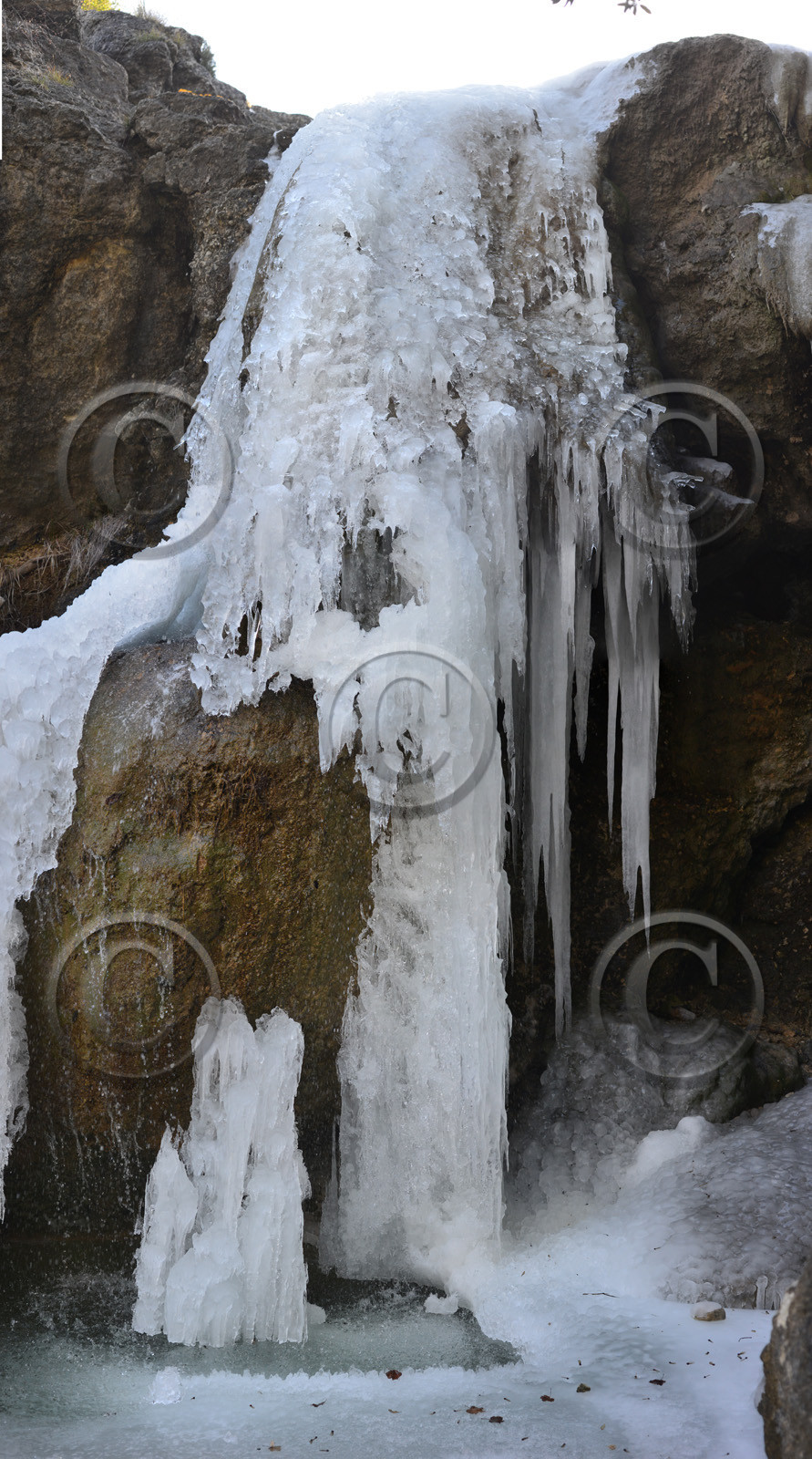 cascade-de-glace-st-baume-le-grand-gaudin-cour-d-eau-glaciere5-8.jpg