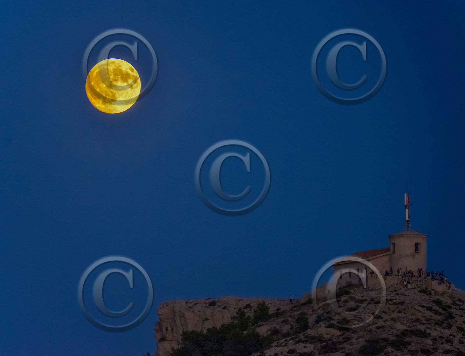 un jour  avant eclipse lunaire 7 septembre Marseille