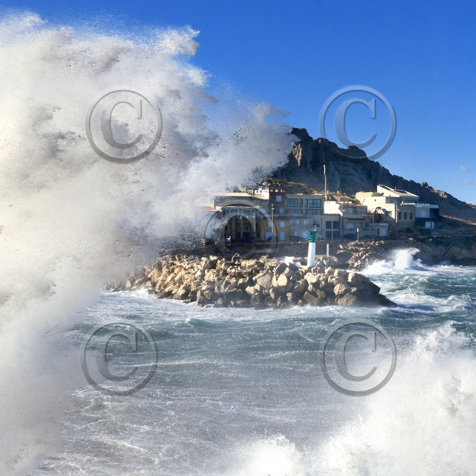 70x70-ssais-33x95cm-mistral-aux-goudes-tempete-ophelia-vent-titre5.jpg