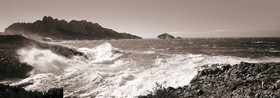 MISTRAL A MARSEILLE DANS LA CALANQUE DU TROU COULEUR SELENIUMCalanques Provence Marseille photo couleurFORMAT DISPONIBLE  150X52cm  33X95cm ( et 20X60cm en vente direct uniquement )pas de telechargement disponible.A chaque format correspond une éditions limitée spécifique .© collection P GUZIKA titre indicatif suivant la finition, tarif encadré vente direct:150 x 52 cm 180€33   x 95 cm   99€20   x 60 cm   39€disponible en  30 X10 cm  sur stand en vente directDISPONIBLE SUIVANT STOCK -  CRÉATION JOURNALIERE  -