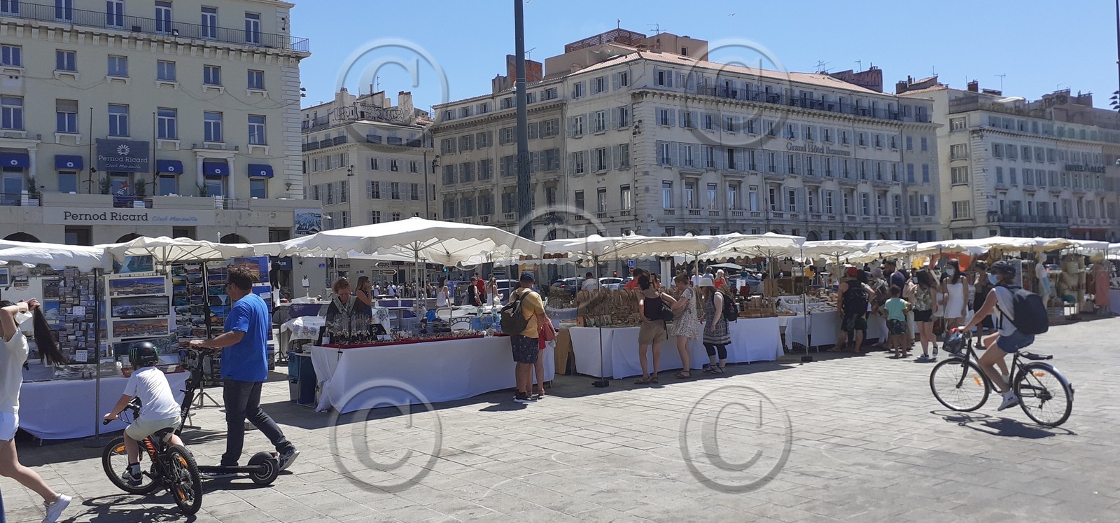 MARCHE D'ETE SUR LE VIEUX PORT