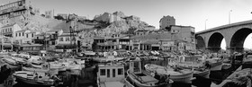 VALLON DES AUFFES MARSEILLE NOIR ET BLANC , plein formatFORMAT DISPONIBLE  150X52cm  33X95cm ( et 20X60cm en vente direct uniquement )pas de telechargement disponible.A chaque format correspond une éditions limitée spécifique .© collection P GUZIKA titre indicatif suivant la finition, tarif encadré vente direct:150 x 52 cm 180€33   x 95 cm   99€20   x 60 cm   39€