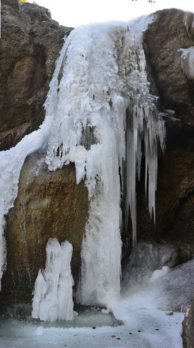 cascade-de-glace-st-baume-le-grand-gaudin-cour-d-eau-glaciere5-8.jpg