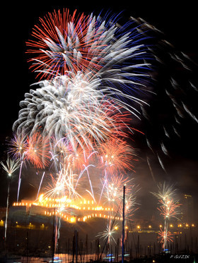 ref-705-feux-d-artifice-marseille-30x40-333panorama-.jpg