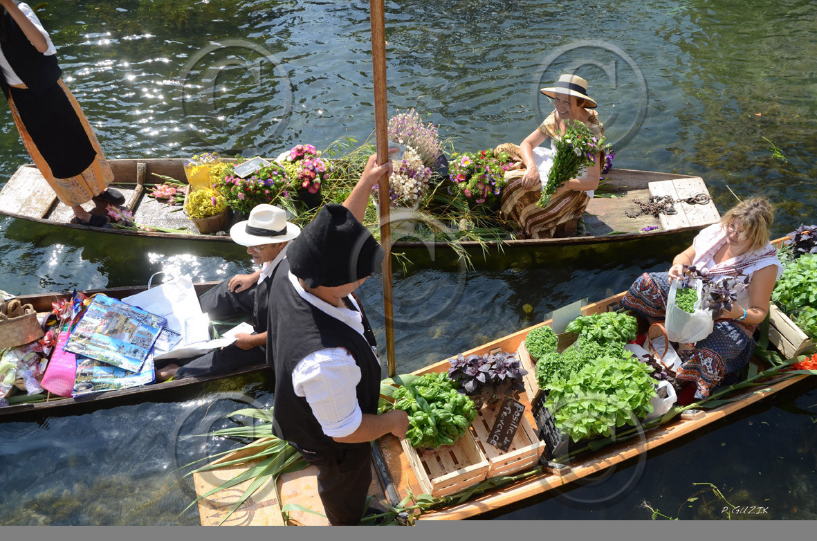 ref-936-provence-marche-flottant-isle-sur-la-sorgues-75x50-cm-marche-flottant-8360.jpg