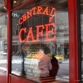 CENTRAL CAFE NEW YORK CITY MANHATTAN  New york photo couleurFORMAT DISPONIBLE  40 X 40 cmpas de telechargement disponible.A chaque format correspond une éditions limitée spécifique .© collection P GUZIKA titre indicatif suivant la finition, tarif encadré vente direct:150 x 52 cm 180€   non disponible33   x 95 cm   99€   non disponible20   x 60 cm   39€   non disponibledisponible en  30 X10 cm  sur stand en vente directDISPONIBLE SUIVANT STOCK -  CRÉATION JOURNALIERE  -
