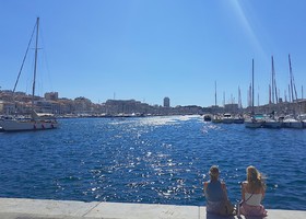 LE MARCHE D'ETE SUR LE VIEUX PORTE DE MARSEILLE