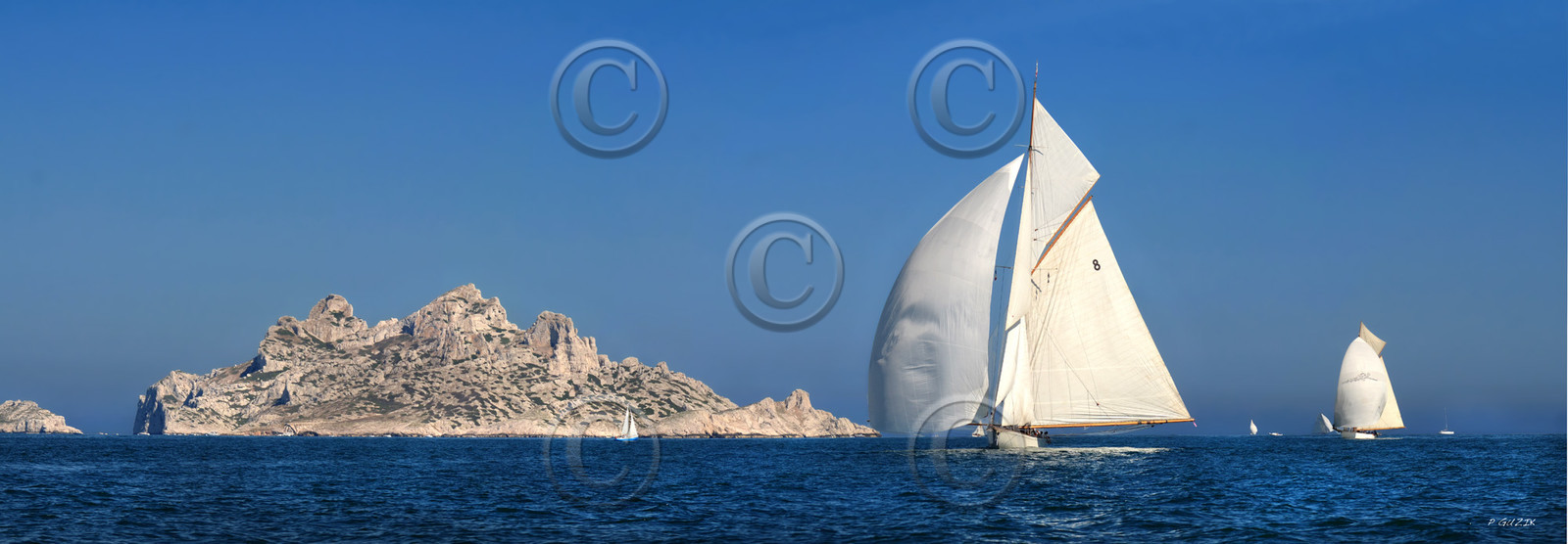 ref-681-ile-de-riou-marseille-calanque-voilier-vieux-gre-ement-panorama-.jpg