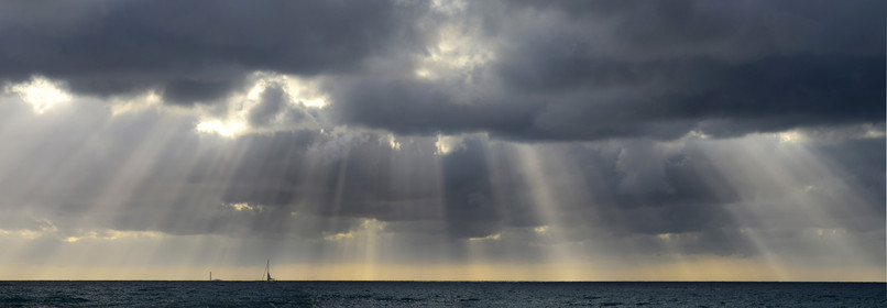 LUMIERE RADE DE MARSEILLE PLAGE DU PRADOCalanques Provence Marseille panoramique photo couleurFORMAT DISPONIBLE    33X95cm ( et 20X60cm en vente direct uniquement )pas de telechargement disponible.A chaque format correspond une éditions limitée spécifique .© collection P GUZIKA titre indicatif suivant la finition, tarif encadré vente direct:33   x 95 cm   99€20   x 60 cm   39€disponible en  30 X10 cm  sur stand en vente directDISPONIBLE SUIVANT STOCK -  CRÉATION JOURNALIERE  -